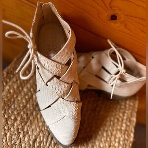 Coconuts by Matisse Cream Lace-Up Boots